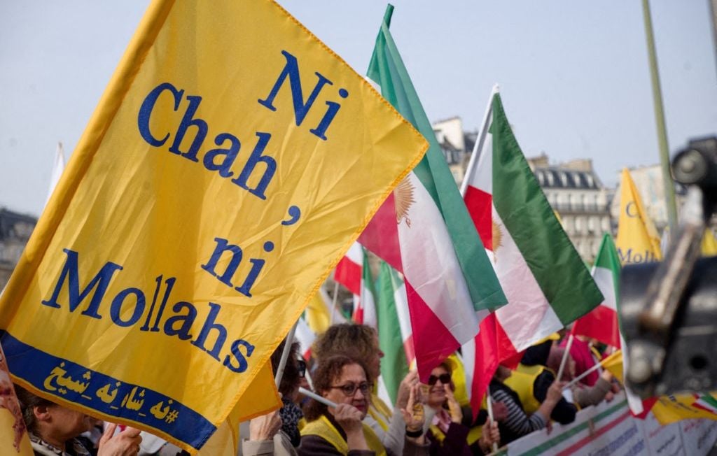 Manifestantes contra la represión en Irán desafían la prohibición de reuniones y veinte arrestos Manifestantes contra la represión en Irán desafían la prohibición de reuniones y veinte arrestos